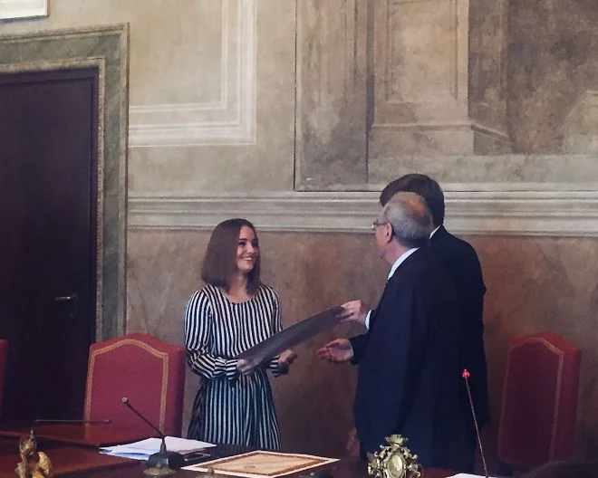 Emma Simi, studentessa UniSR, premiata tra i giovani donatori a Palazzo Marino